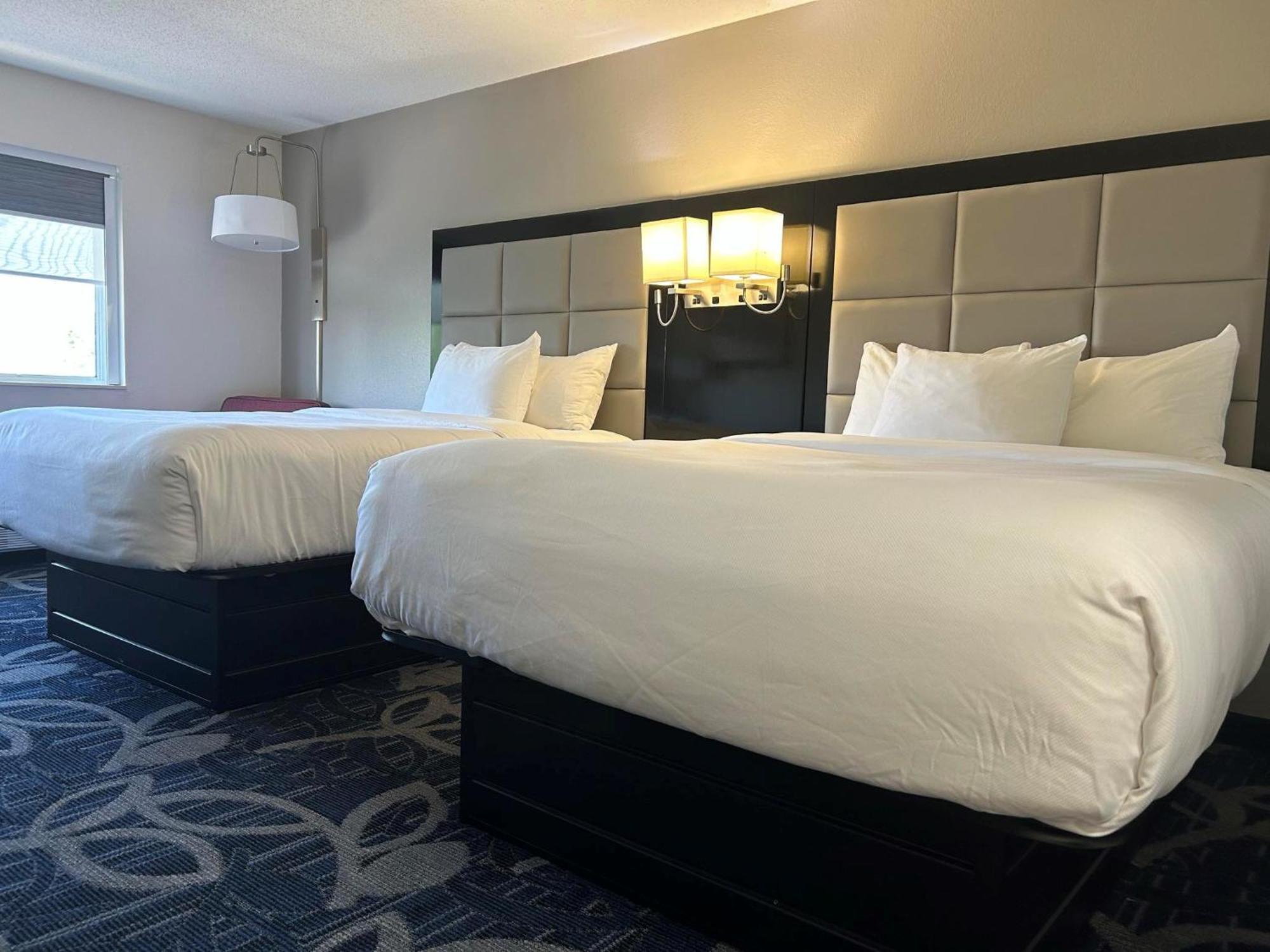 Comfort Inn & Suites Liverpool - Syracuse Экстерьер фото