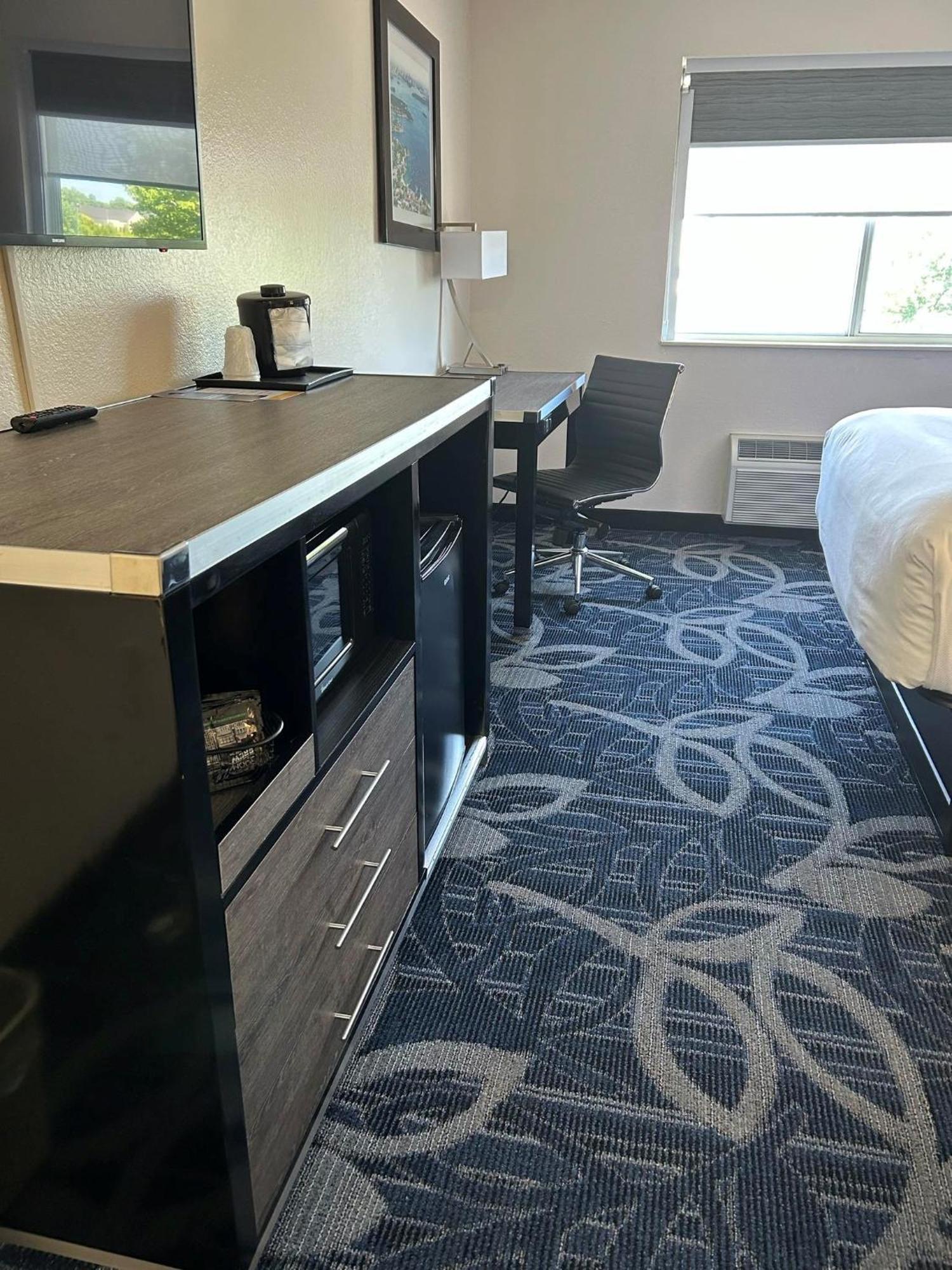 Comfort Inn & Suites Liverpool - Syracuse Экстерьер фото