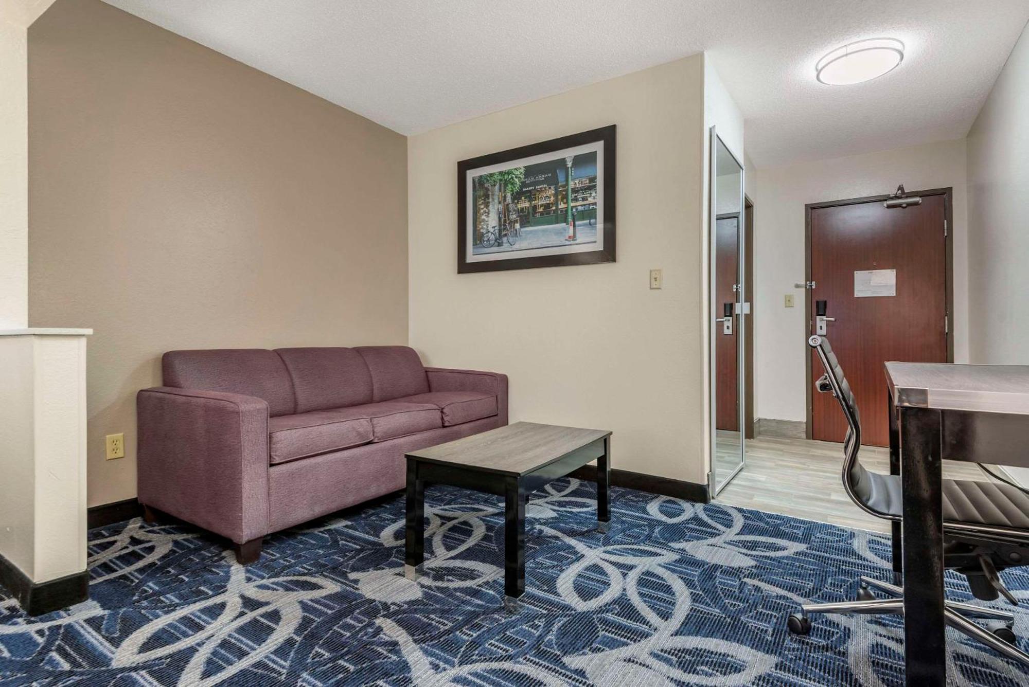 Comfort Inn & Suites Liverpool - Syracuse Экстерьер фото